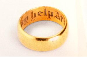 Anello della fiducia - anello d’oro recante la scritta ‘ God be my help at nede’. Inghilterra, 1400-1500