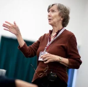 Verlyn Fliger nel corso di una presentazione